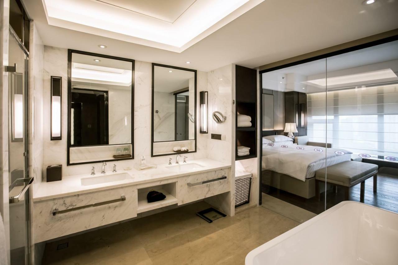 Crowne Plaza Zhanjiang Kang Yi Zewnętrze zdjęcie
